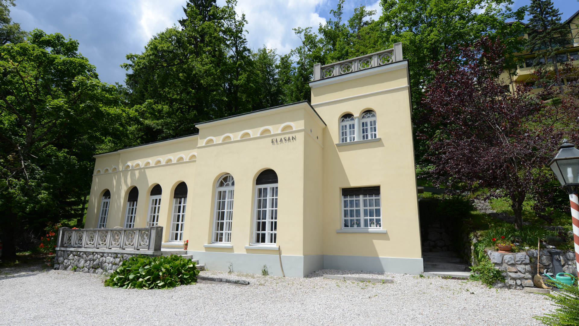 Vila Elasan traditional villa in Bled